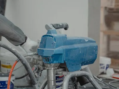 Airless paint sprayer