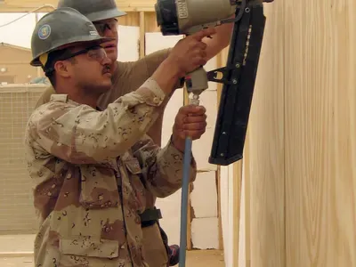 Pneumatic siding nailer